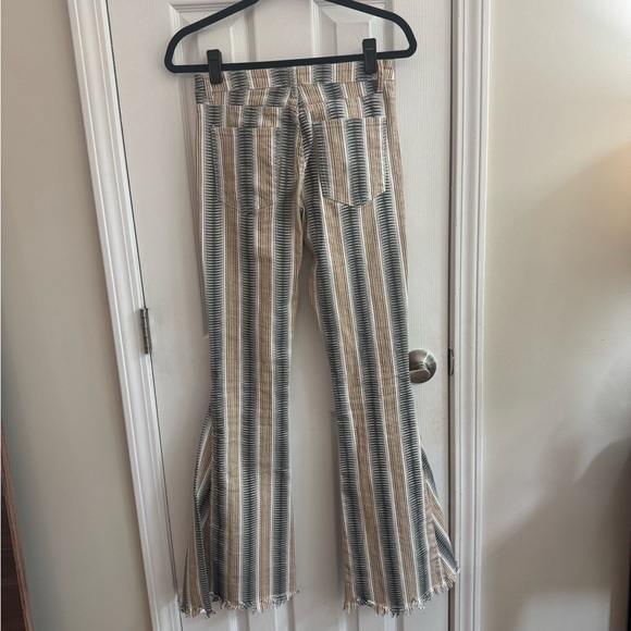 ALTAR'D STATE Boho Print Bell Bottomed Flared Jeans Size Small - Picture 4 of 6